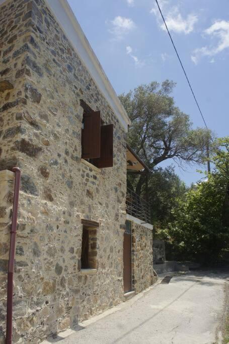 Villa Rosales Stone House à AmigdhalokeFálion Extérieur photo