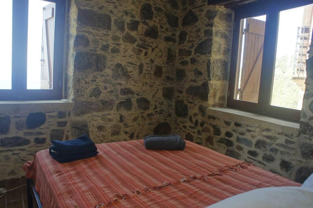 Villa Rosales Stone House à AmigdhalokeFálion Extérieur photo